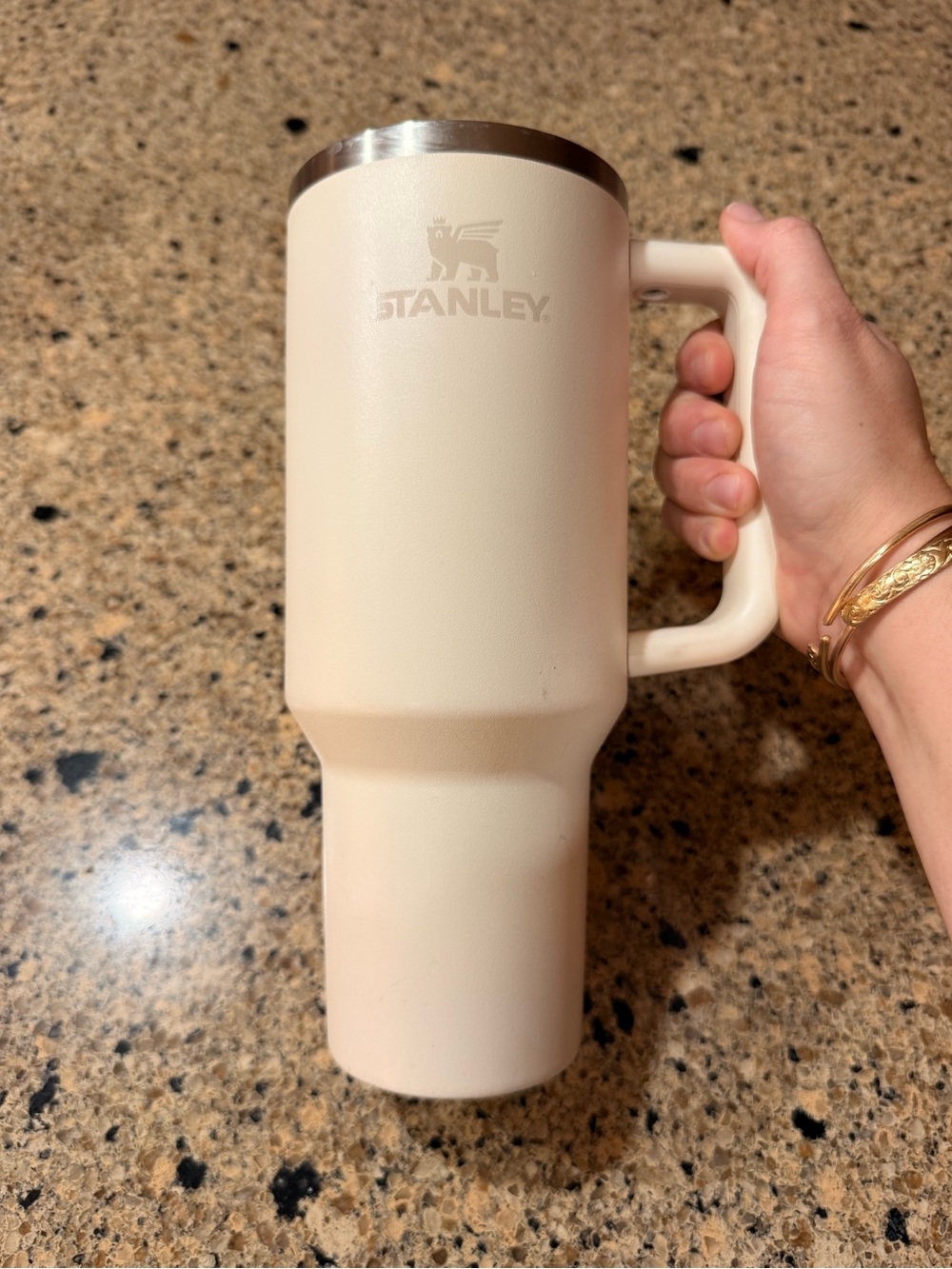 Cream Stanley quencher h2.0 tumbler with lid